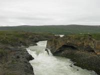 Fluss nach dem Wasserfall Godafoss