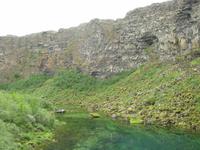 Blick auf die Felsenwand in Asbyrgi