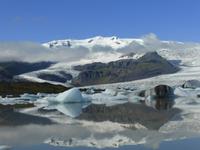 Gletscherzunge Fjallssárlón mit kleiner Lagune am Hvannadalshnúkur 