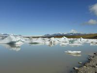 Gletscherzunge Fjallssárlón mit kleiner Lagune am Hvannadalshnúkur 