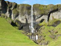 Wasserfall bei Dverghamrar (Basaltsäulen)