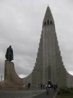 Reykjavik - Die Hallgrimskirche und das Eriksson-Denkmal 