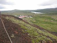Unten neben dem Krater befindet sich eine Forschungsstation