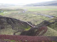 ... es geht ein Weg auf dem Kraterrand entlang