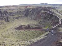 Der Weg auf dem Kraterrand