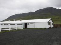 die Ställe auf dem Pferdehof Flugumyri