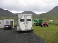 und die landwirtschaftlichen Fahrzeuge