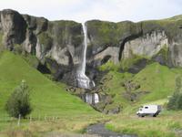 Wasserfall an der Strecke