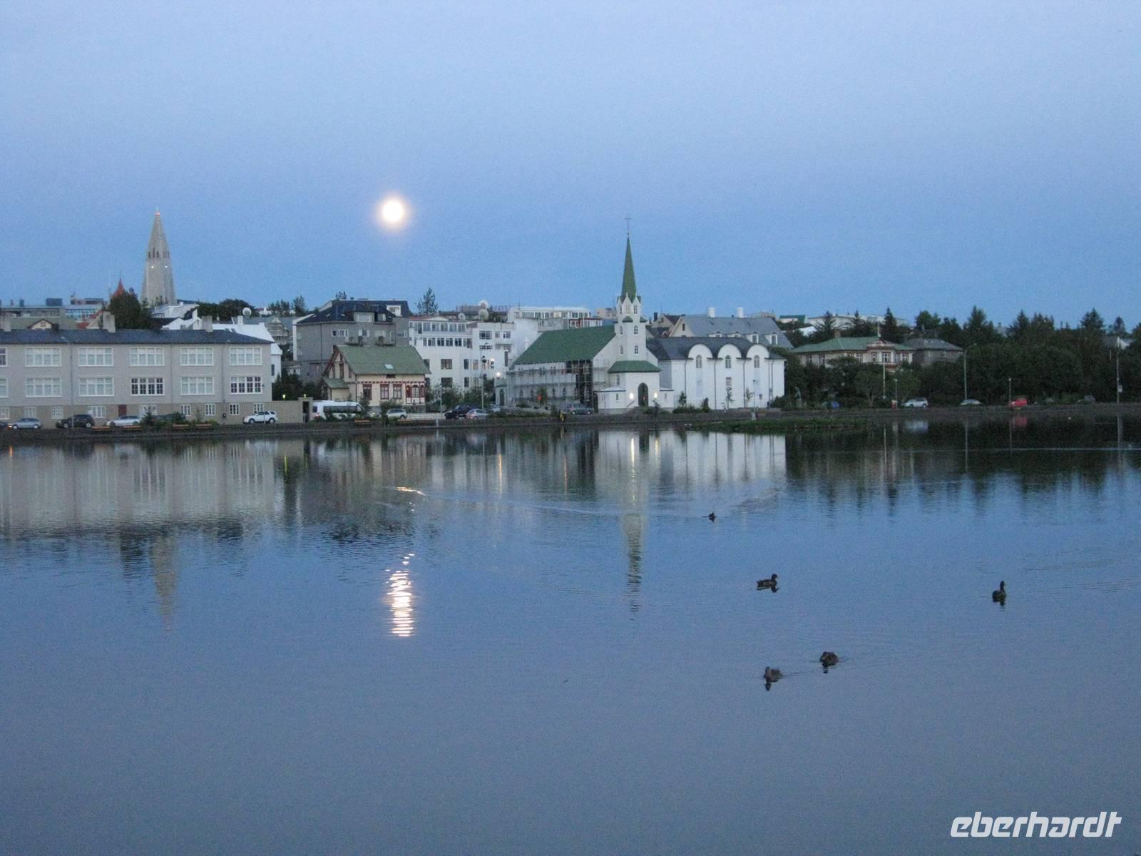 Reykjavik am Abend