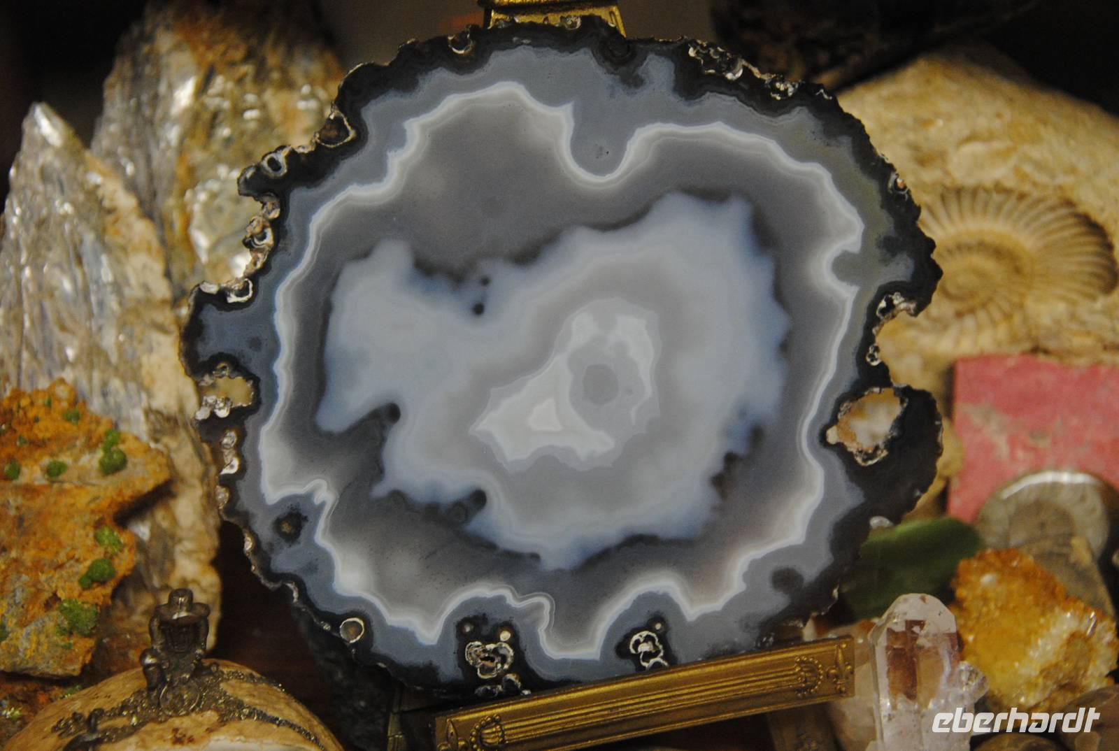 Steinfund gleicht in der Form der Insel Island