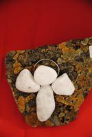 Schutzengel aus heimischen Steinen Islands - Souvenir von Petras Steinhaus