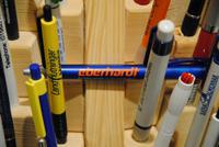 Kreuz aus vielen Kugelschreibern - nun ist auch ein Eberhardt-Stift vertreten