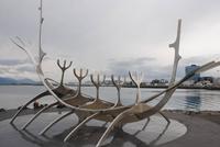 Wikingerschiff - Skulptur an der Hafenpromenade von Reykjavik
