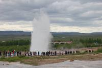 Geysir „Strokkur“ spuckt alle 3 - 6 Minuten