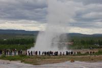 Geysir „Strokkur“ spuckt alle 3 - 6 Minuten