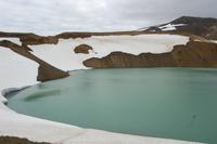 Kratersee in der Landschaft „Hvenr Namafjall“, ein Heißgebiet