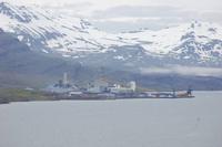 Fahrt entlang der Ostfjorde Islands - Aluminiumhütte