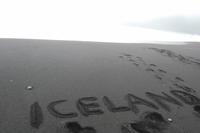 schwarzer Sandstrand bei Vik im mystischen Nebel