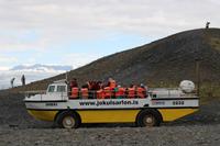 Amphibienfahrzeug in der Gletscherlagune