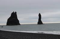Blick auf die Felsen von Reynisdrangar