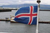 Isländische Flagge am Schiff 