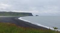 351_Blick auf den Strand von Vik und die Reynisdrangar
