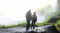 Hinter dem Wasserfall  Skogar