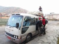 Kleinbusse und Gepäcktransport in Bhutan