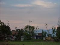 abendlicher Spaziergang durch ein Tharu-Dorf
