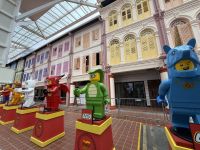 Chinatown Singapur mit Lego-Figuren zu chinesischen Sternzeichen