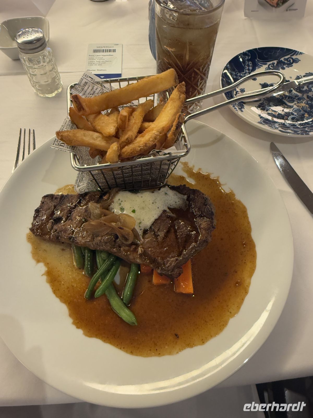 Gemeinsames Abendessen auf dem Schiff