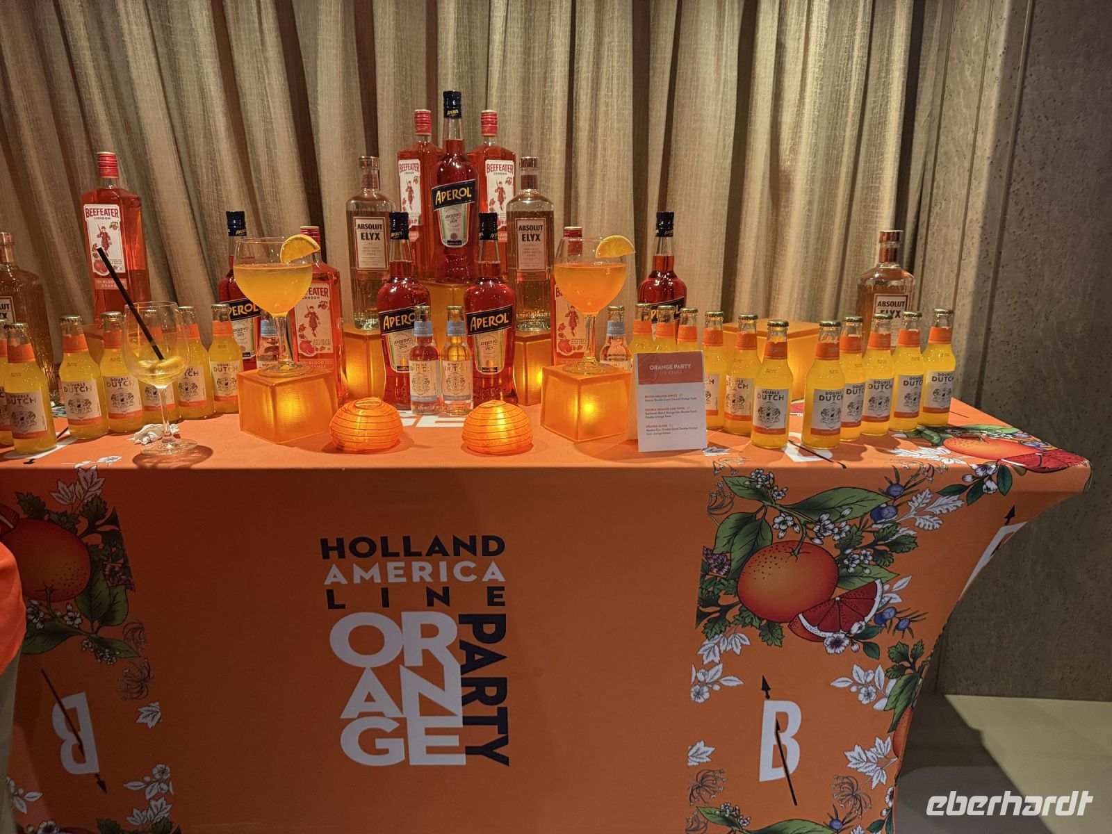 Orange Party auf der MS Westerdam