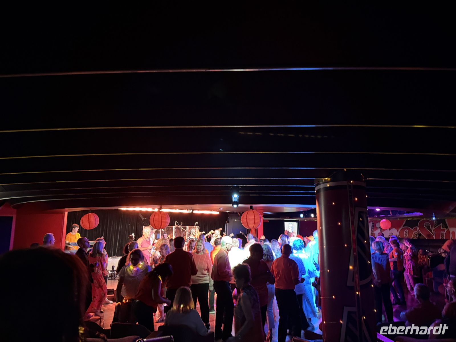 Orange Party auf der MS Westerdam