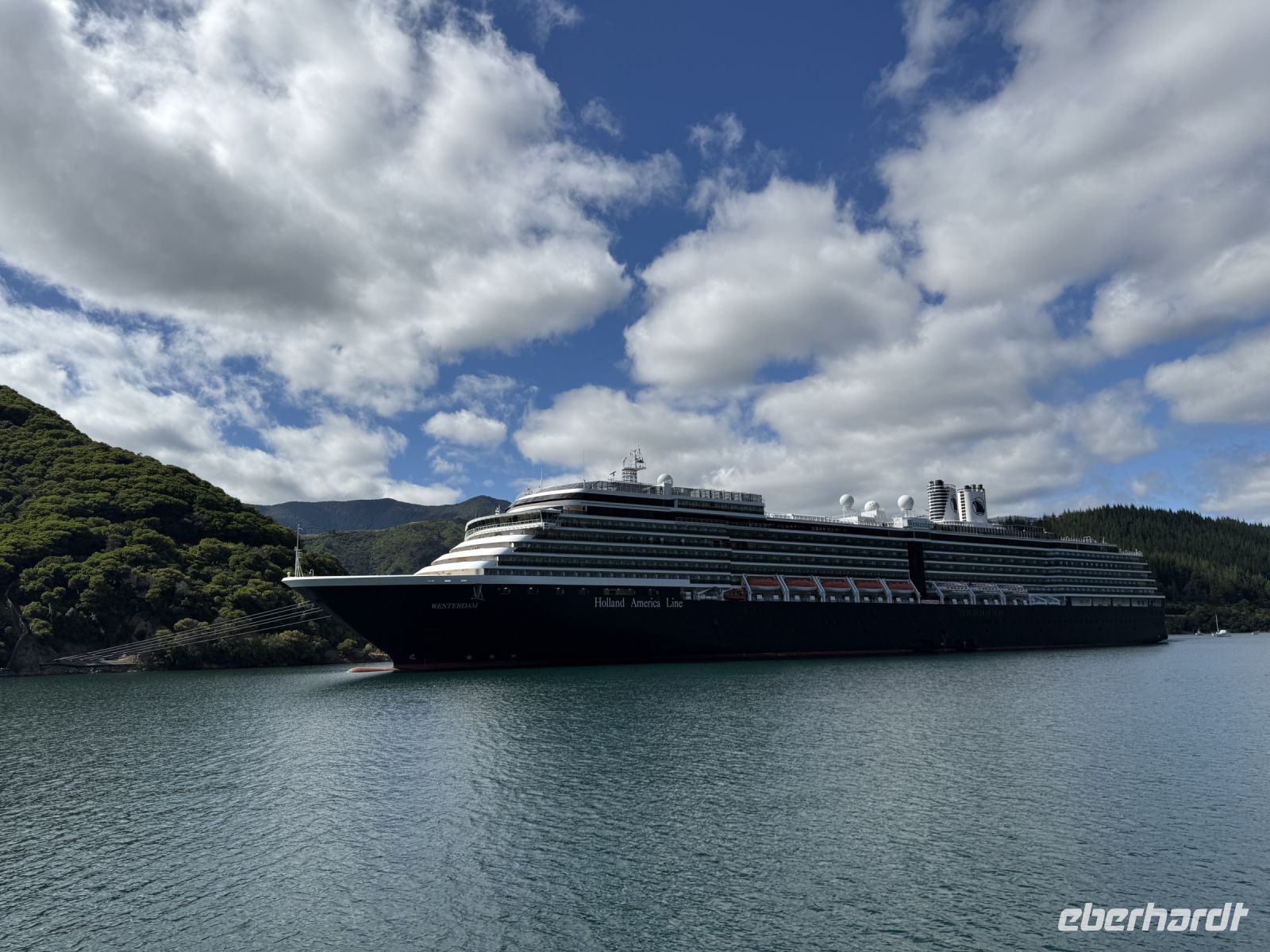 MS Westerdam auf dem Queen Charlotte Sound, Picton, Neuseeland