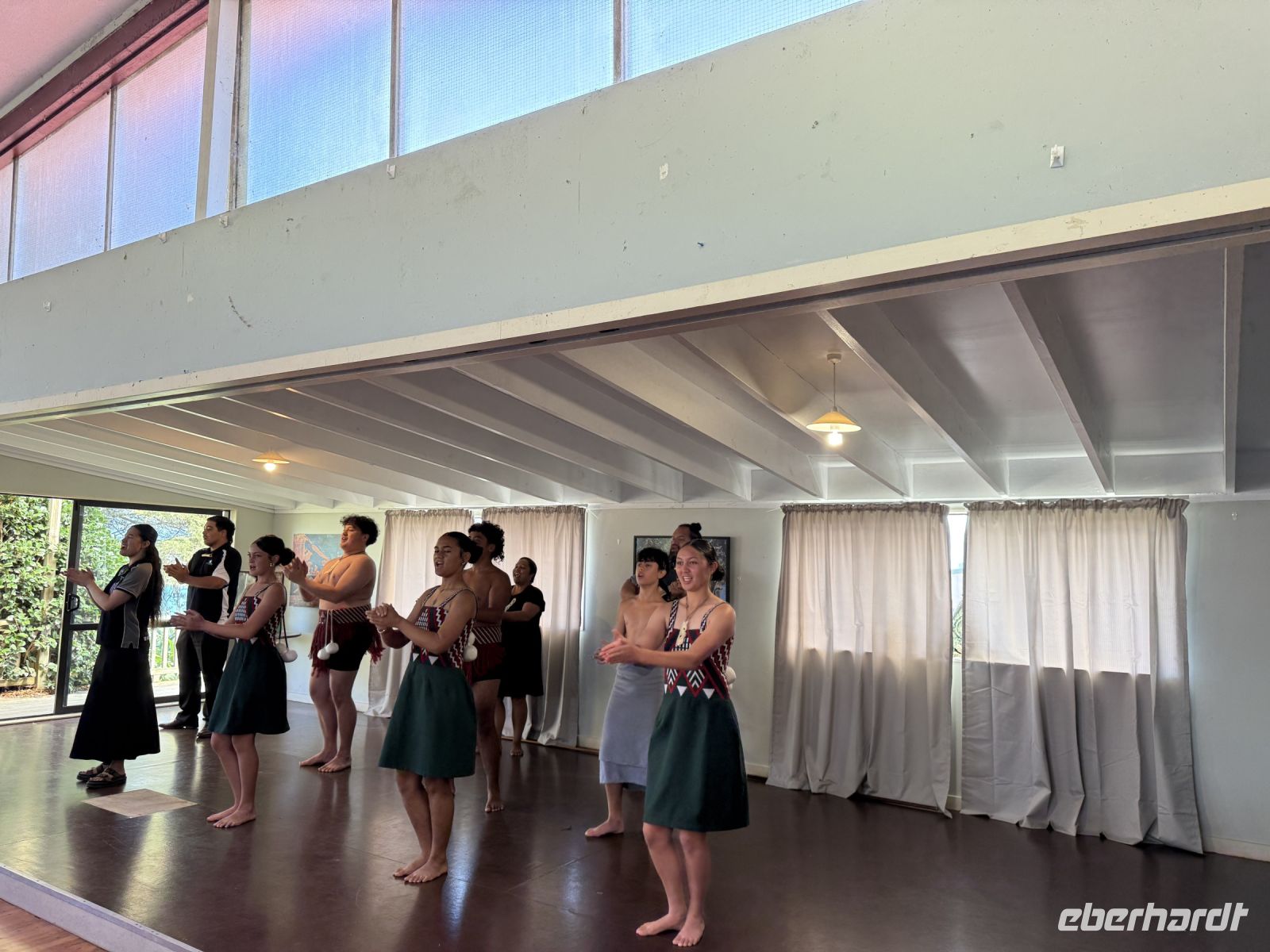 Tanzaufführung von Maori Kindern