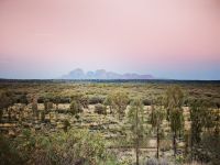 Die Kata Tjutas im rosaroten Morgenlicht &ndash; &copy; Simone Willner (Eberhardt TRAVEL)