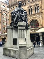 Skulptur von Königin Victoria vor dem QVB in Sydney &ndash; &copy; Simone Willner (Eberhardt TRAVEL)