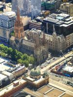 Sankt Patricks Kathedrale und davor der Bahnhof von Melbourne &ndash; &copy; Simone Willner (Eberhardt TRAVEL)