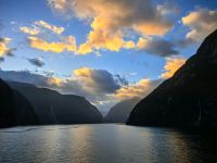 Spektakuläres Morgenrot im Milford Sound &ndash; &copy; Simone Willner (Eberhardt TRAVEL)