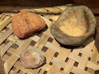 Ton wurde zermahlen und zu Farbe gemischt &ndash; &copy; Simone Willner (Eberhardt TRAVEL)