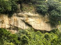 Wir laufen durch das Tal mit den Höhlenmalereien &ndash; &copy; Simone Willner (Eberhardt TRAVEL)