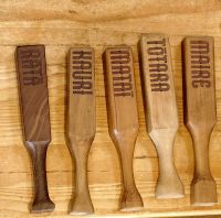 Die verschiedenen Holzarten werden von den Maori verarbeitet &ndash; &copy; Simone Willner (Eberhardt TRAVEL)