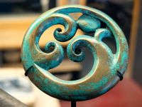 Maorischmuck, ein Farnblatt entsteht  &ndash; &copy; Simone Willner (Eberhardt TRAVEL)