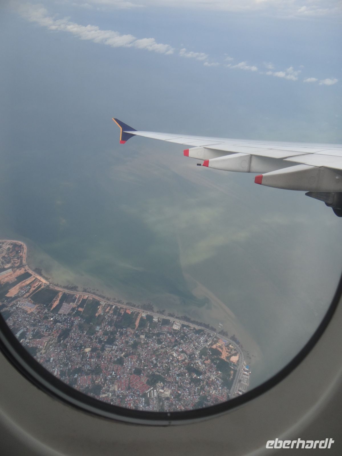 13 Stunden später - im Anflug auf Singapur.