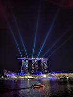 Singapur bei Nacht - MArina Bay Sands Hotel