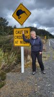 Rundreise Neuseeland - Stopp am Kiwi-Schild im Tongariro-Nationalpark