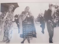 Erinnerungsfoto an den Besuch Ihrer Majestät Queen Elisabeth II.