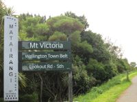 Zufahrt zum 196 Meter hohen Mount Victoria