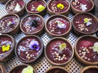 leckeres Desert: Pana Cotta mit Passionsfruchtgelee