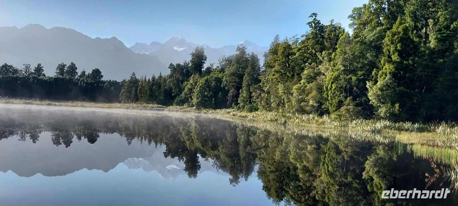 Lake Matheson mit Spiegelung des Mt. Tasman und Mt. Cook